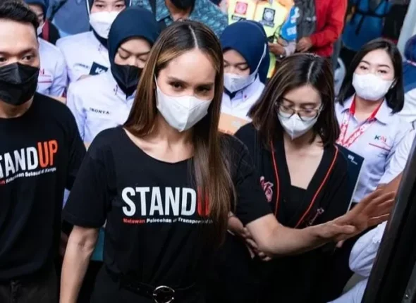 Cinta-Laura-ajak-lawan-pelecehan-1279442963